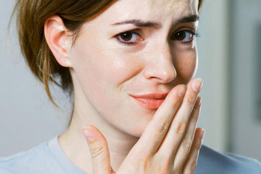 بوی بد دهان را چطور برطرف کنیم؟